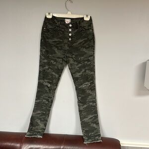 Super Cute So Camo button fly distressed jeans girls size 14, ripped Knees